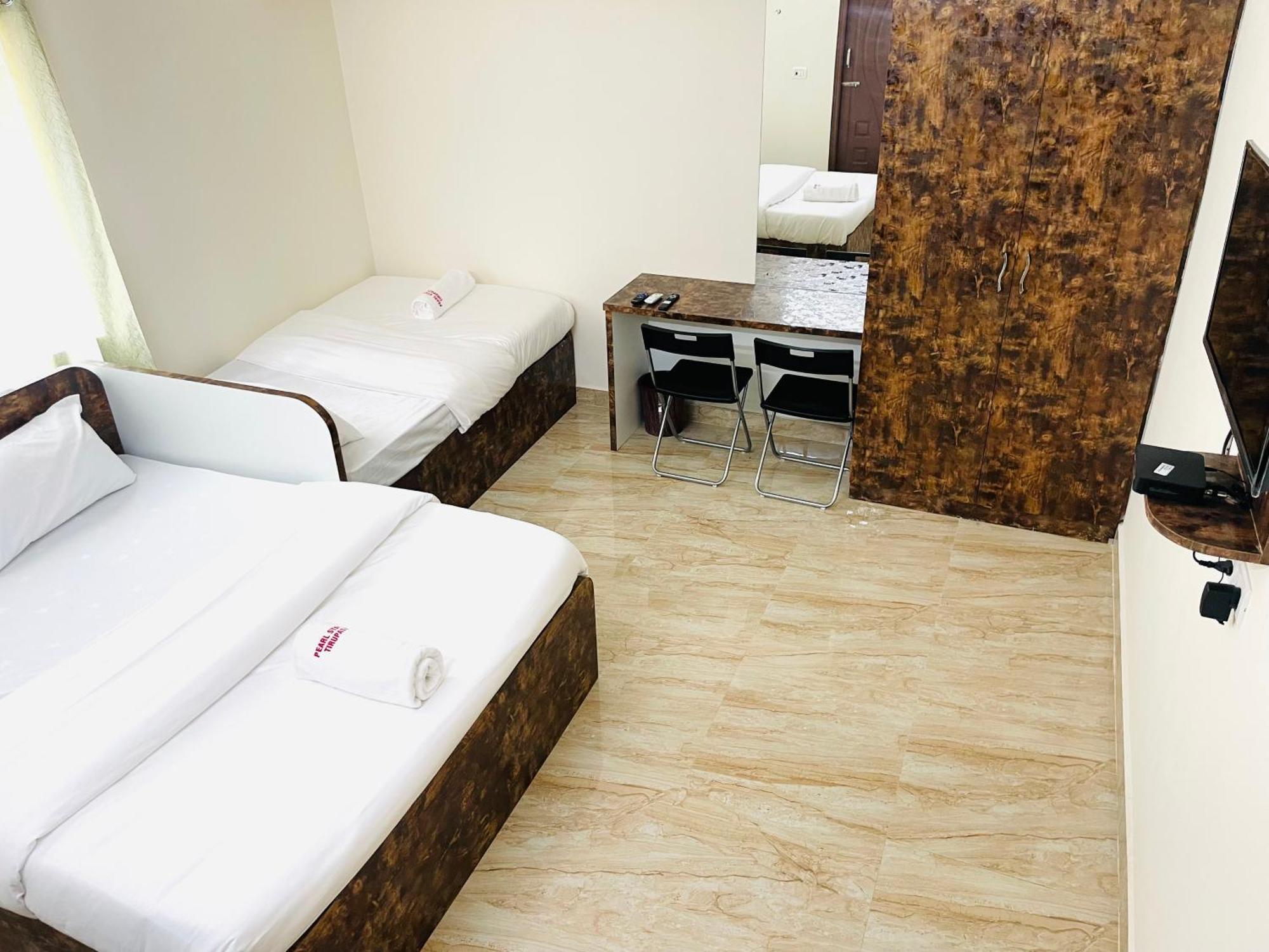 Pearl Stays, Tirupati - Very Convenient For The People Coming From Bangalore And Chennai - You Can Skip City Traffic While Reaching Any Temple In Tirupati - Covered Parking - 24Hrs Front Desk And Hot Water - Free Wifi - Flexible Checkin-In Check-Out 외부 사진